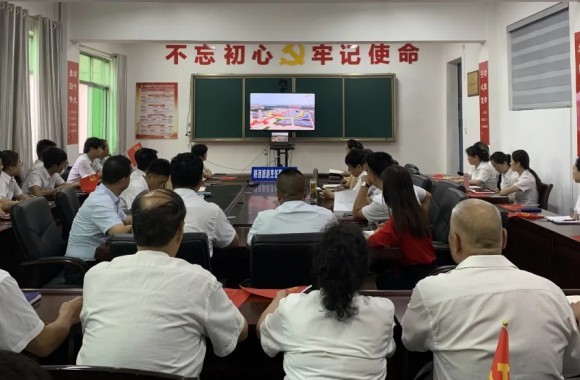 建党100周年丨开云kaiyun网页版师生共同观看庆祝中国共产党成立100周年大会直播盛况