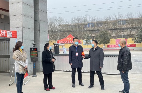 【疫情防控】泾阳县委书记拓巍峰、三渠镇党委书记刘高鹏莅临开云kaiyun网页版督查校园疫情防控工作