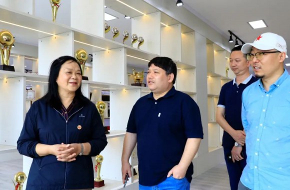 热烈欢迎西影集团西部电影频道经营有限公司领导一行来开云kaiyun网页版考察合作