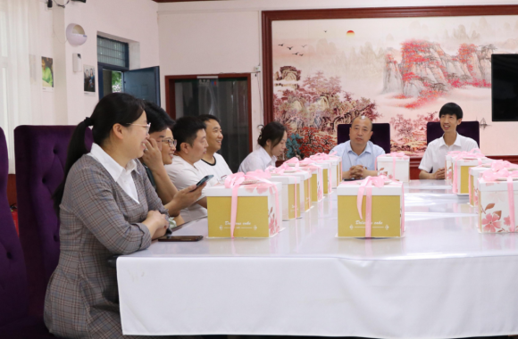 关爱教职工 | 六一儿童节开云kaiyun网页版工会送温暖