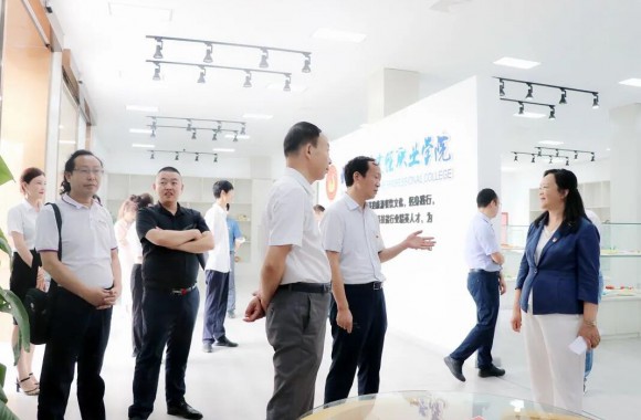 陕西省教育厅领导赴开云kaiyun网页版开展“赓续红色血脉，推动事业发展”为主题的联合党日活动
