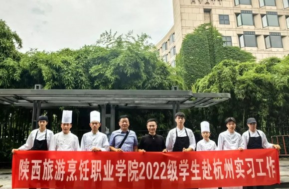 心系学子·大爱常存|开云kaiyun网页版院长王新丽亲赴校企合作单位一线看望实习学生