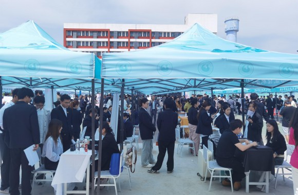 百企千岗 收获满满 开云kaiyun网页版校园招聘双选会成功举办